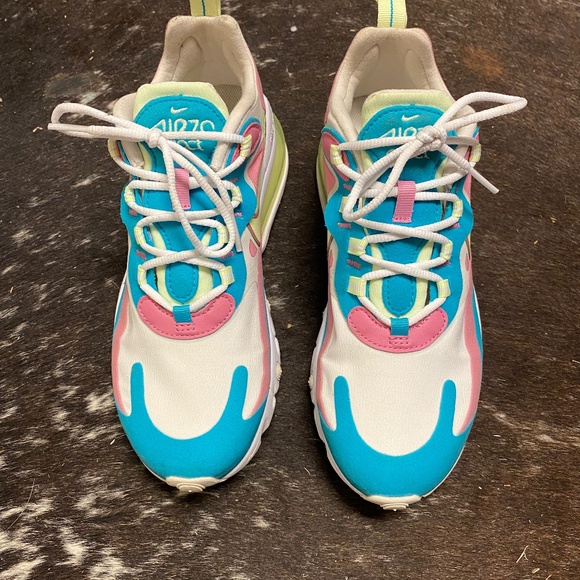 Nike Air React270 - Picture 2 of 4